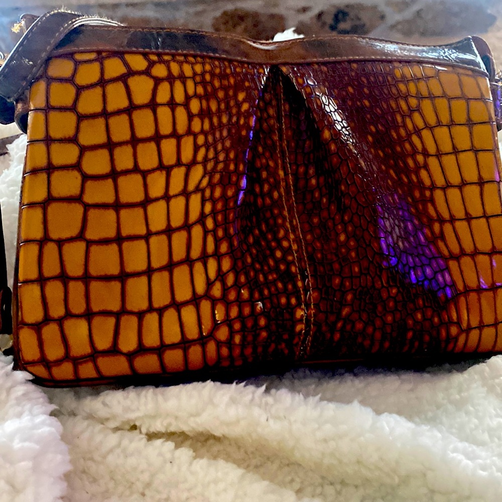 Like new MC purse. Handles long enough to be a shoulder bag